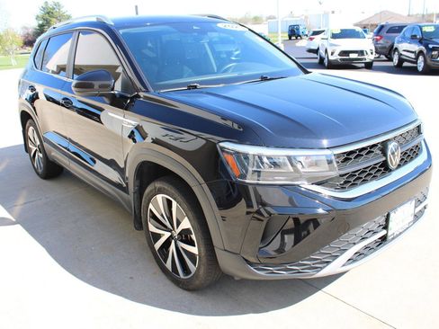 Used 2023 Volkswagen Taos SE FWD image 5