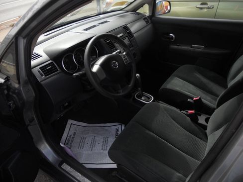 Used 2011 Nissan Versa 1.8 S w/ Plus Pkg FWD image 5