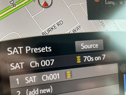 Used 2017 Toyota Prius Prime Premium image 49