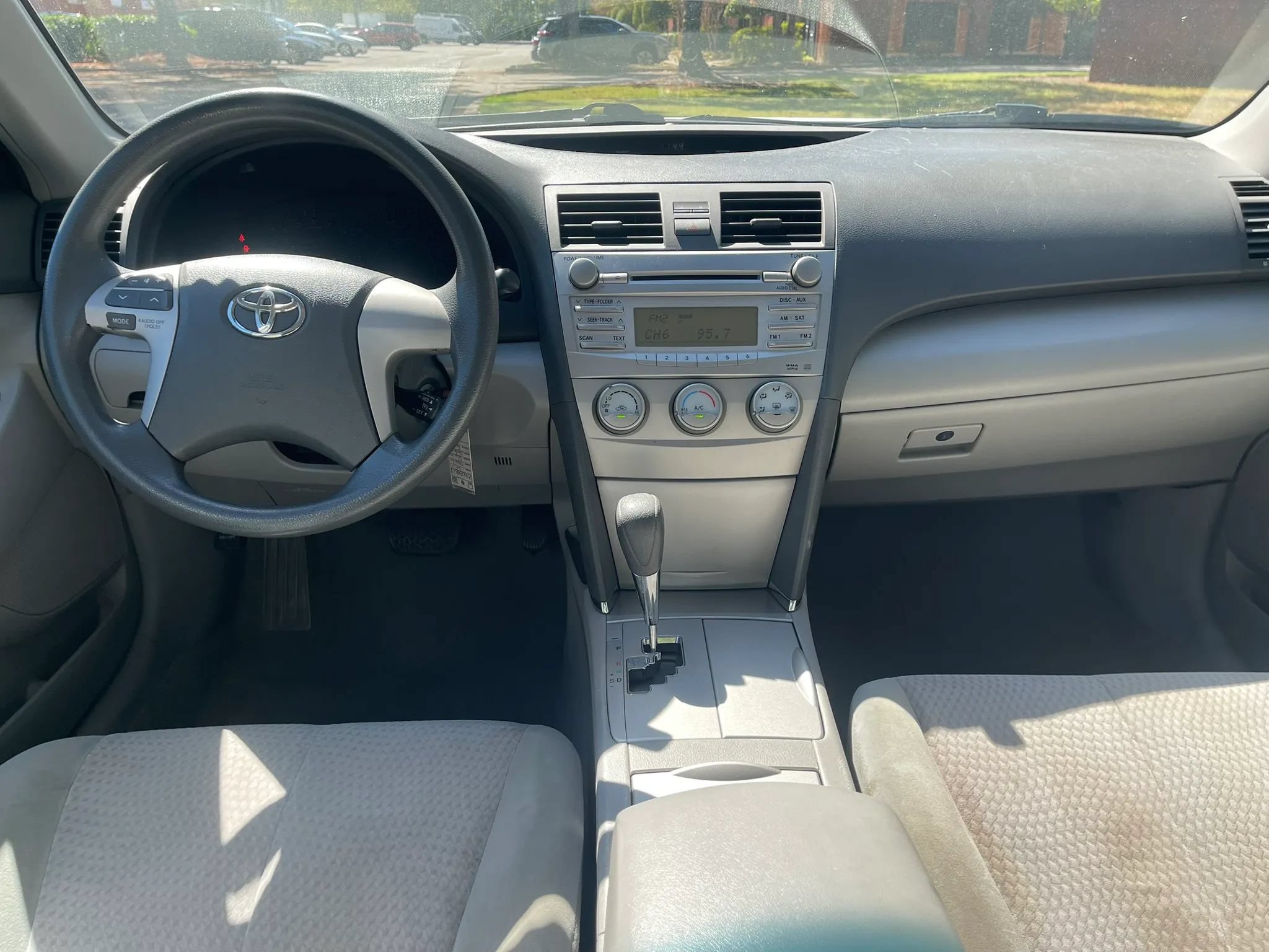 Used 2010 Toyota Camry LE FWD image 16