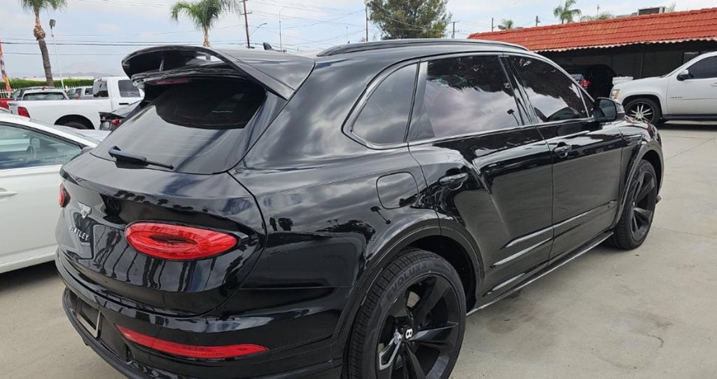 Used 2022 Bentley Bentayga AWD/4WD image 2