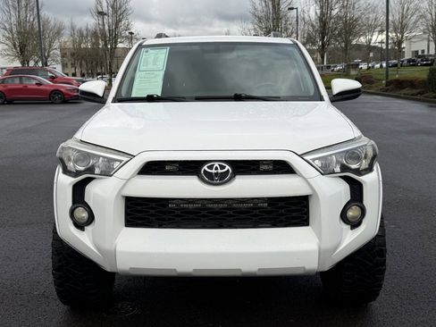 Used 2017 Toyota 4Runner SR5 image 3