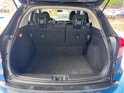 Used 2018 Honda HR-V LX image 12