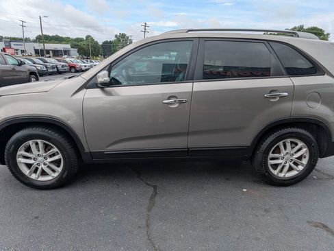 Used 2015 Kia Sorento LX FWD image 4