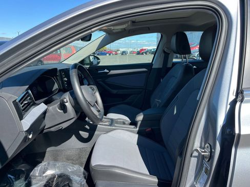 Used 2025 Volkswagen Jetta SE image 26