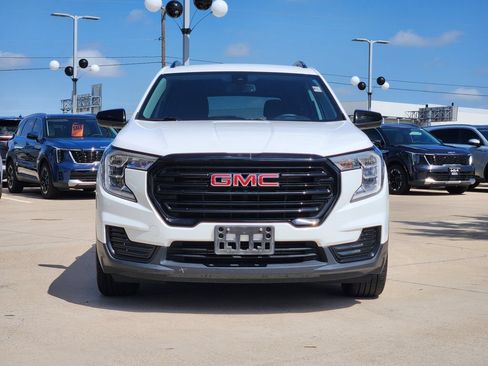 Used 2024 GMC Terrain SLE w/ Driver Convenience Package FWD image 10