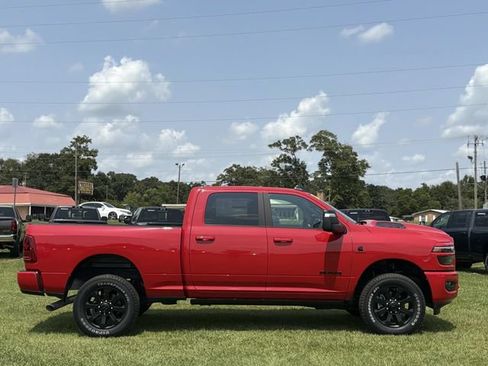 New 2026 RAM 2500 Laramie AWD/4WD image 4