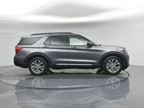 Certified 2023 Ford Explorer XLT w/ Equipment Group 202A RWD image 32