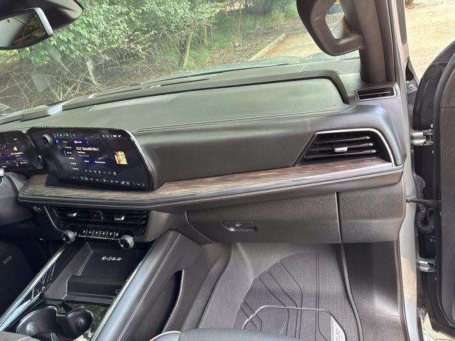 Used 2025 Chevrolet Tahoe Premier AWD/4WD image 36