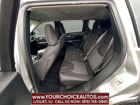 Used 2019 Jeep Cherokee Latitude w/ Popular Appearance Group AWD/4WD image 49