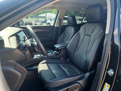 Used 2023 Buick Envision AWD Avenir image 11