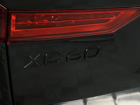 Certified 2024 Volvo XC60 T8 Ultimate w/ Climate Package AWD/4WD image 19