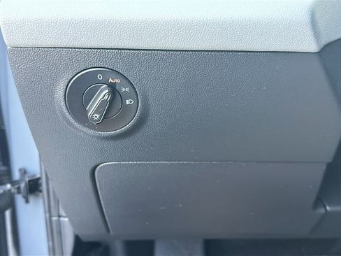 Used 2022 Volkswagen Taos SE image 20