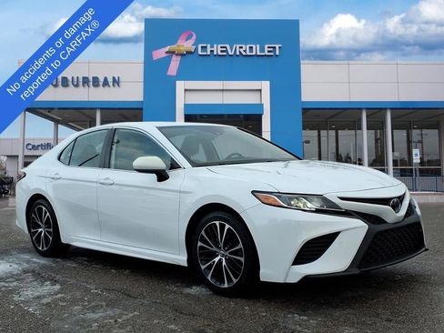 Used 2019 Toyota Camry SE image 3