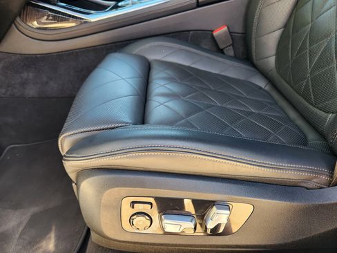 Used 2024 BMW X7 xDrive40i w/ M Sport Package image 24