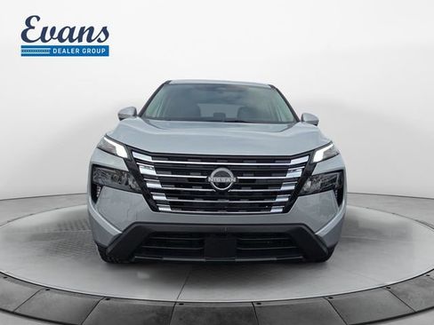 Used 2025 Nissan Rogue SV image 11