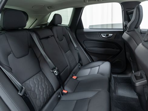 New 2026 Volvo XC60 B5 Plus w/ Climate Package image 24