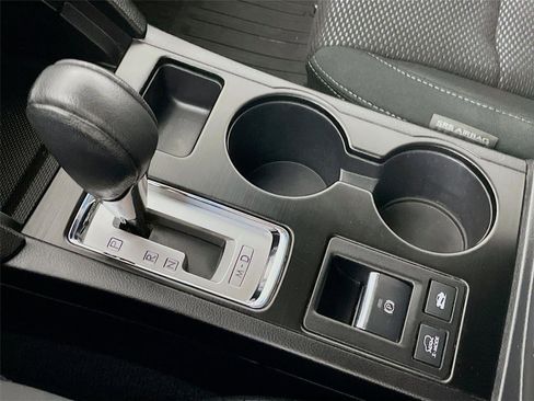 Used 2017 Subaru Outback 2.5i Premium image 19