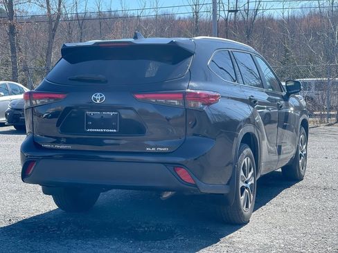 Used 2023 Toyota Highlander XLE AWD/4WD image 14