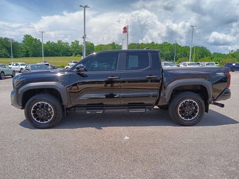 Used 2024 Toyota Tacoma TRD Off-Road AWD/4WD image 6