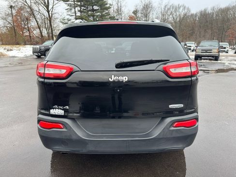 Used 2017 Jeep Cherokee Latitude image 4