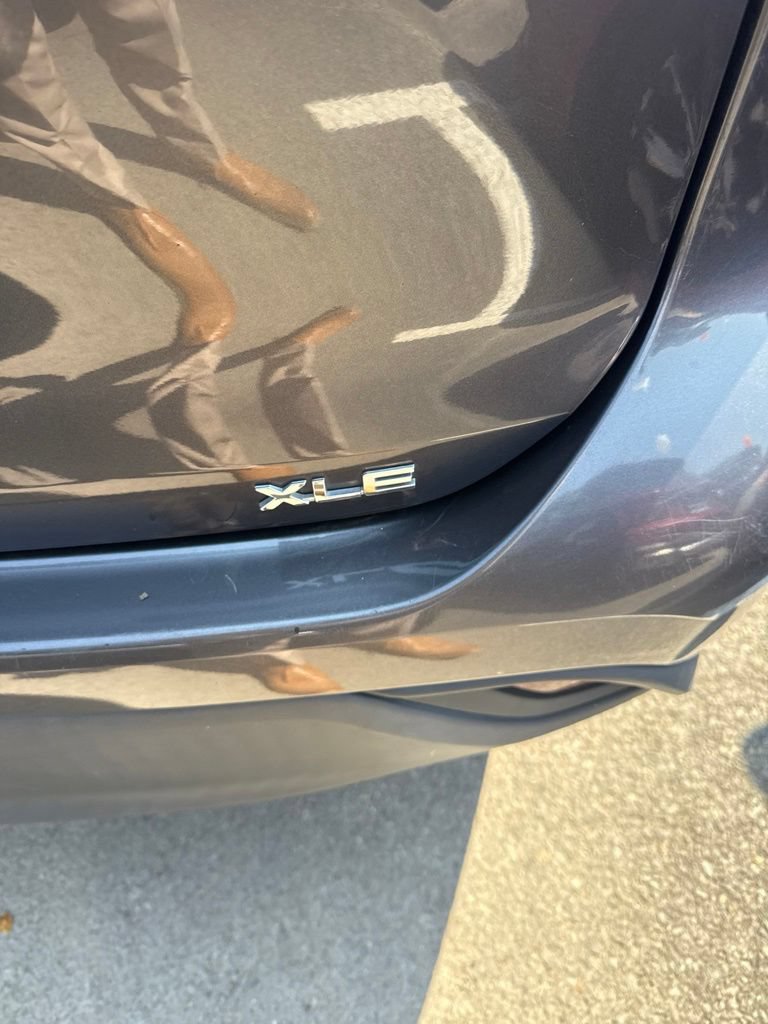 Used 2021 Toyota Highlander XLE FWD image 12