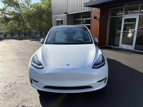 Used 2021 Tesla Model Y Long Range AWD/4WD image 3