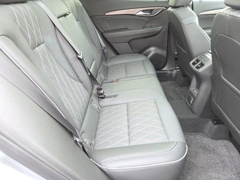 Used 2023 Buick Envision Avenir image 30