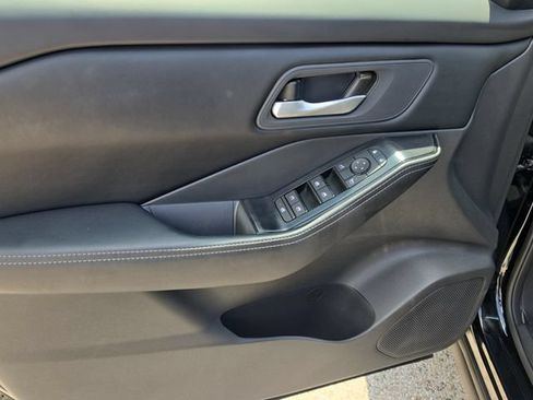 Certified 2026 Nissan Rogue SV FWD image 17
