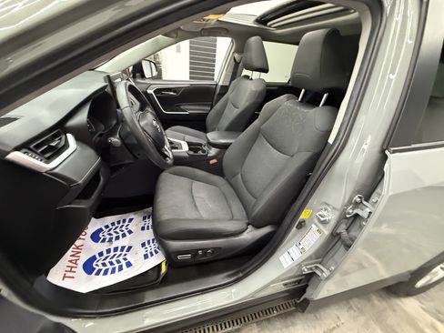 Used 2021 Toyota RAV4 XLE w/ Convenience Package AWD/4WD image 9