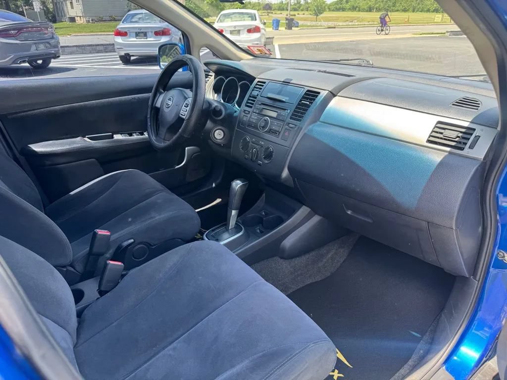 Used 2008 Nissan Versa Hatchback FWD image 8
