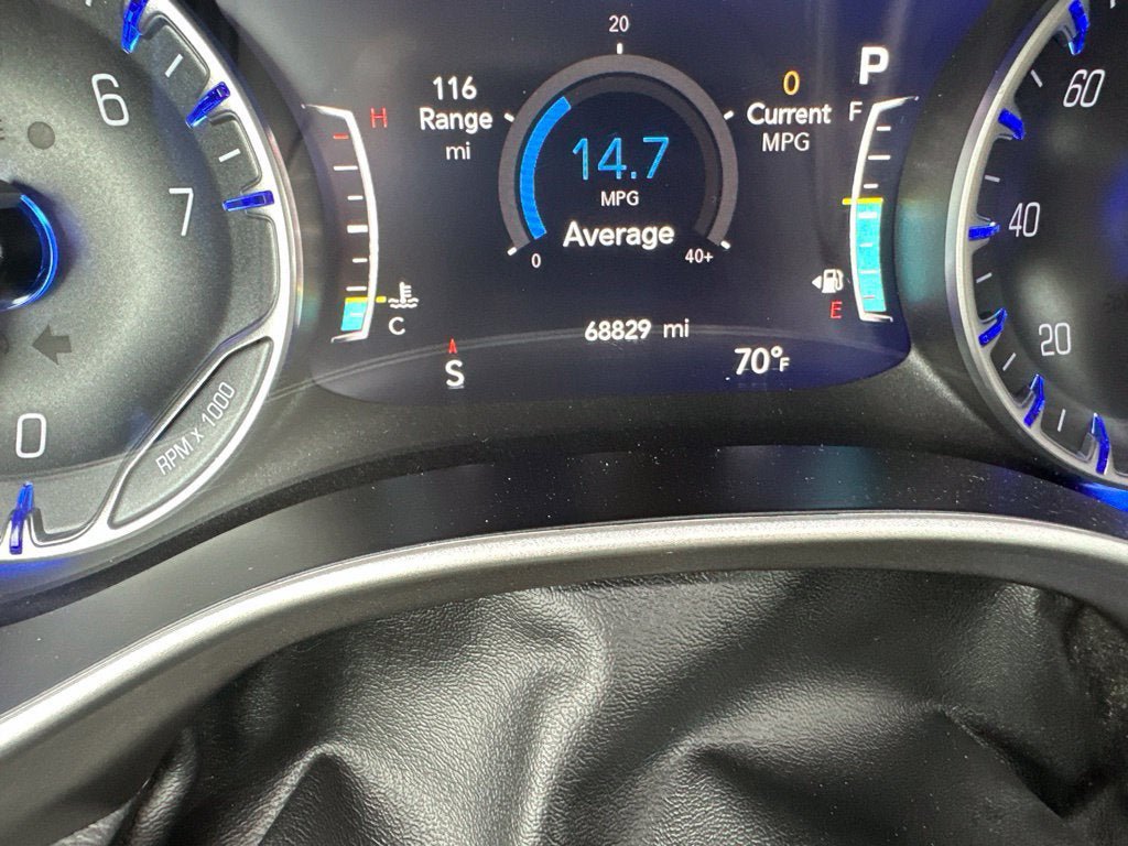 Used 2023 Chrysler Pacifica Touring-L FWD image 17