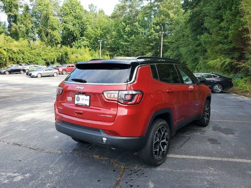 Used 2025 Jeep Compass Limited AWD/4WD image 7