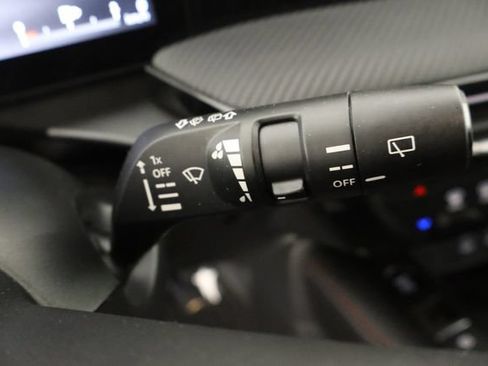 Used 2025 Nissan Kicks SR FWD image 23