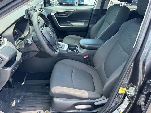 Used 2021 Toyota RAV4 LE AWD/4WD image 12