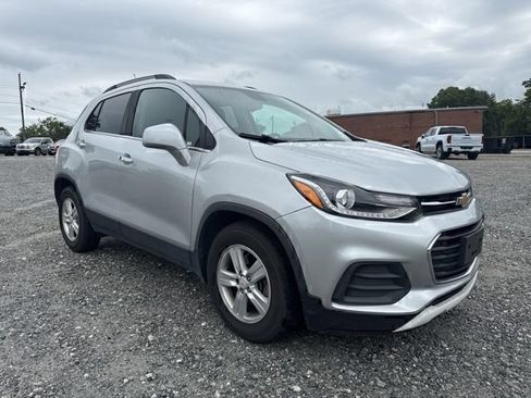 Used 2018 Chevrolet Trax LT w/ LT Convenience Package FWD image 4