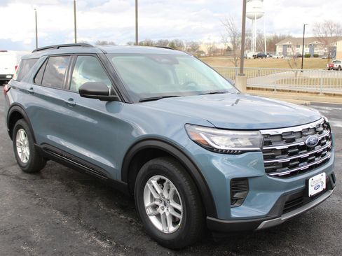 New 2026 Ford Explorer Active AWD/4WD image 10