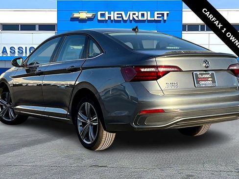 Used 2024 Volkswagen Jetta SE image 4