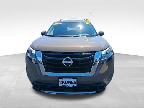 Used 2024 Nissan Pathfinder Platinum w/ Cargo Package AWD/4WD image 11