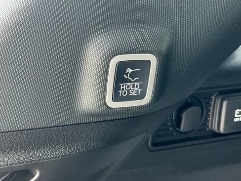 Used 2025 Jeep Grand Cherokee Altitude AWD/4WD image 22
