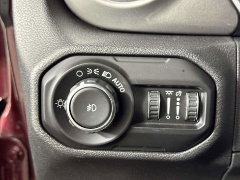Used 2021 Jeep Wrangler Unlimited Sahara w/ Cold Weather Group AWD/4WD image 19