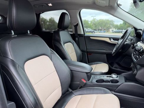 Used 2022 Ford Escape Titanium w/ Titanium Elite Package AWD/4WD image 16