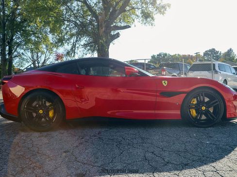 Used 2019 Ferrari Portofino image 9