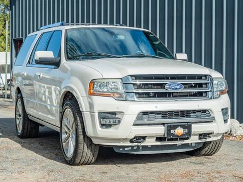 Used 2017 Ford Expedition Limited w/ Equipment Group 301A image 8