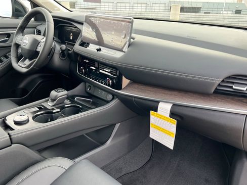 New 2026 Nissan Rogue Platinum image 24