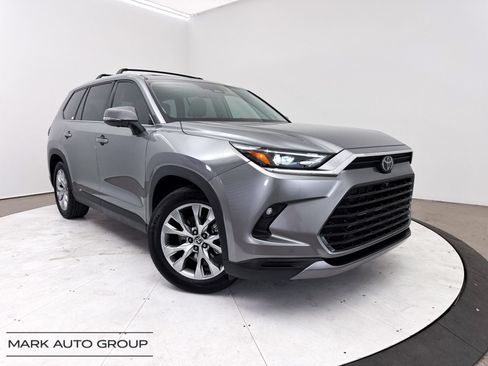 Used 2025 Toyota Grand Highlander FWD image 1