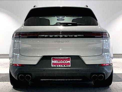 Used 2026 Porsche Cayenne S image 9