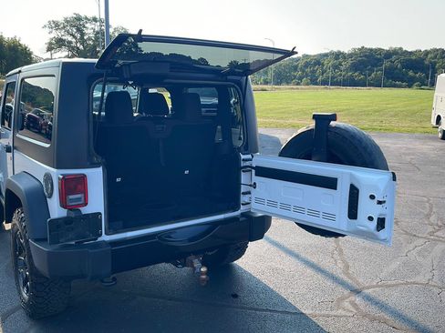 Used 2016 Jeep Wrangler Sport AWD/4WD image 23