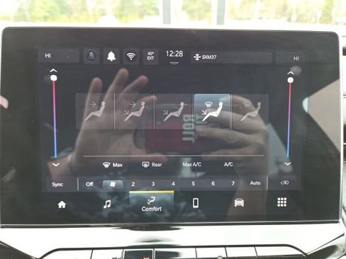 Used 2025 Jeep Compass Trailhawk image 12