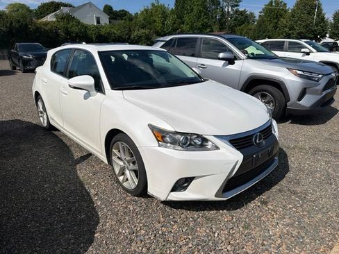 Used 2015 Lexus CT 200h w/ Seat Comfort Package FWD image 3